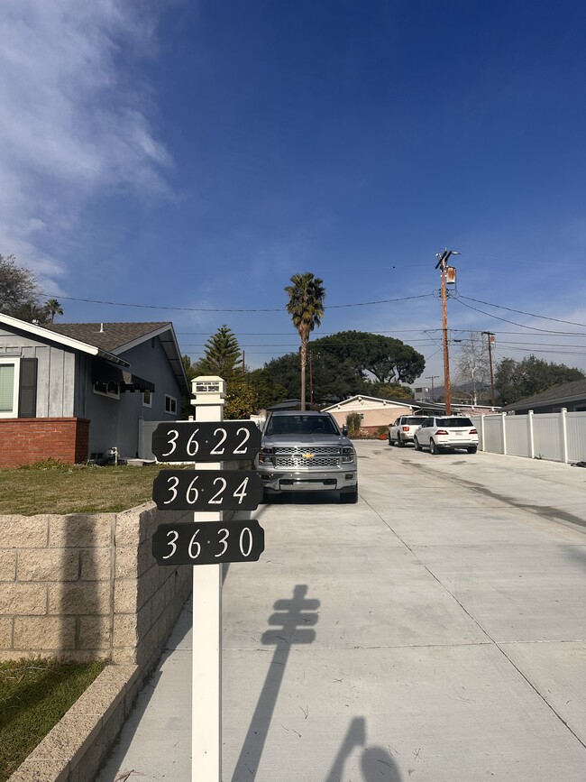 3624 La Crescenta Ave, Glendale, CA 91208 - photo 2