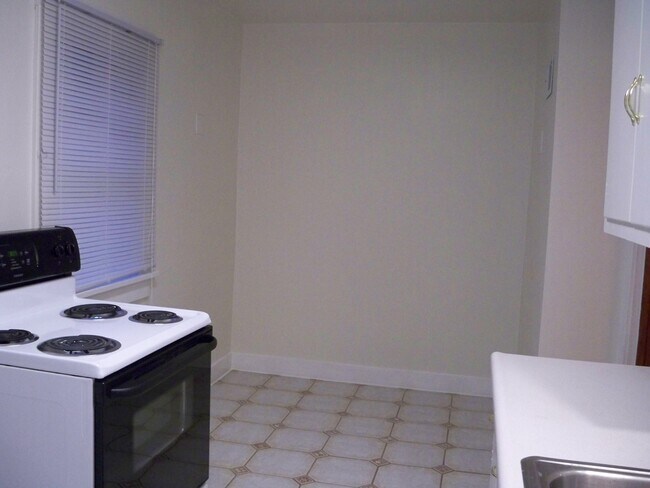 331 W Cedar St unit 2, Springfield, IL 62704 - photo 3