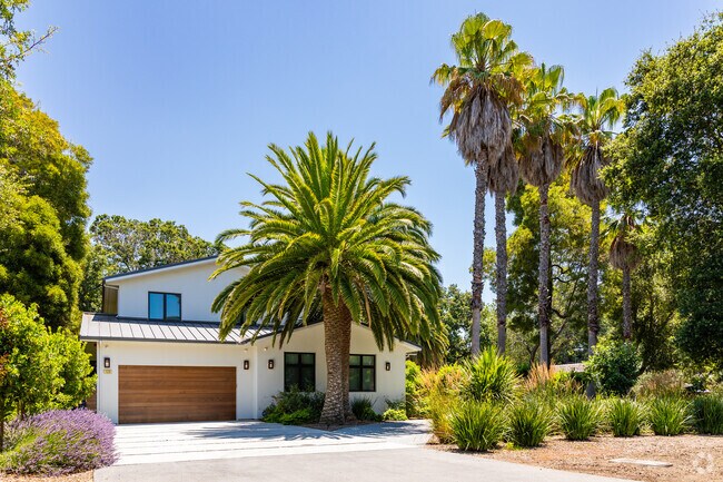 A modern home in Menlo Oaks embraces the California vibe.