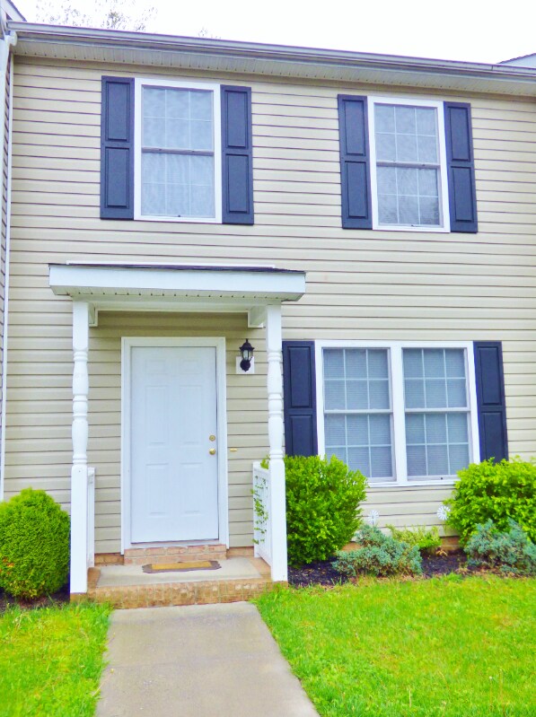 103 12th St, Grottoes, VA 24441