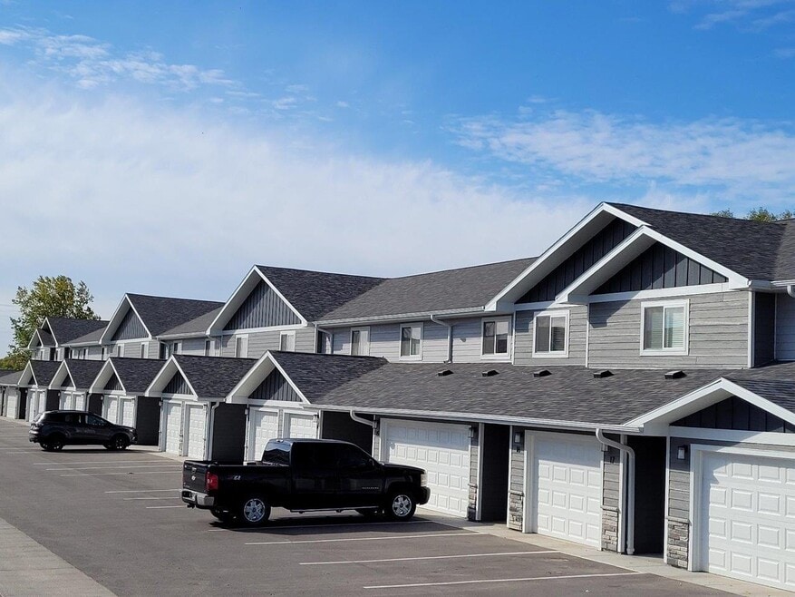 Fox Run Townhomes 900 W 25th St, Yankton, SD