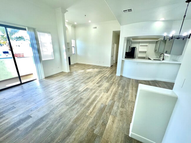 4623 Willis Ave unit 203, Los Angeles, CA 91403 - photo 2