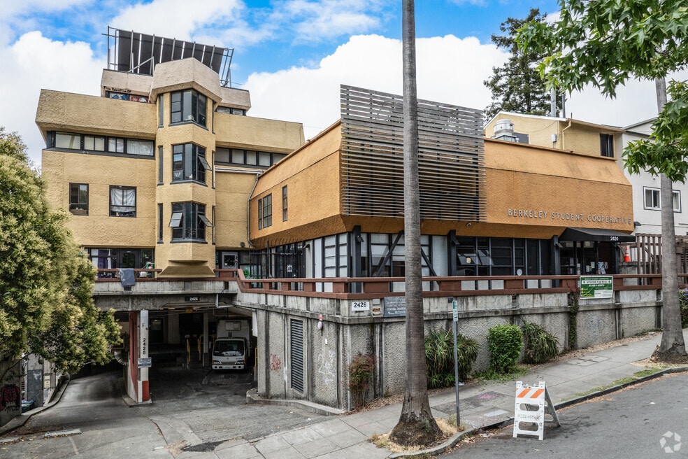 Casa Zimbabwe, Berkeley, CA 94709 - photo 1