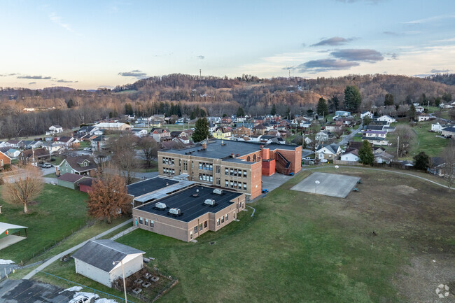 Barrackville Elementary/Middle School has 339 students in grades PK and K-8.