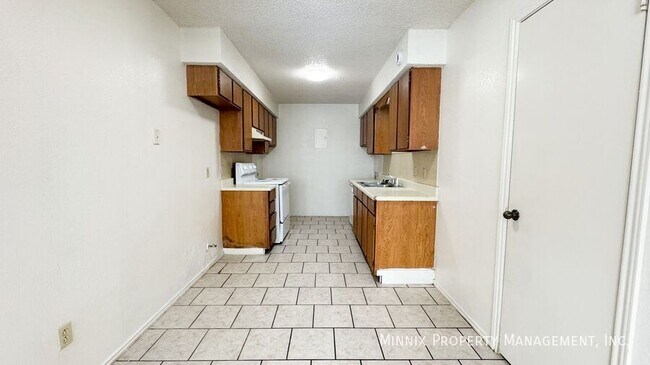 8208 Vernon Ave unit B, Lubbock, TX 79423 - photo 6
