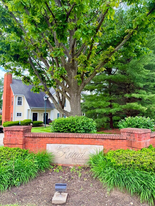 210 Retreat Ln, Westerville, OH 43082