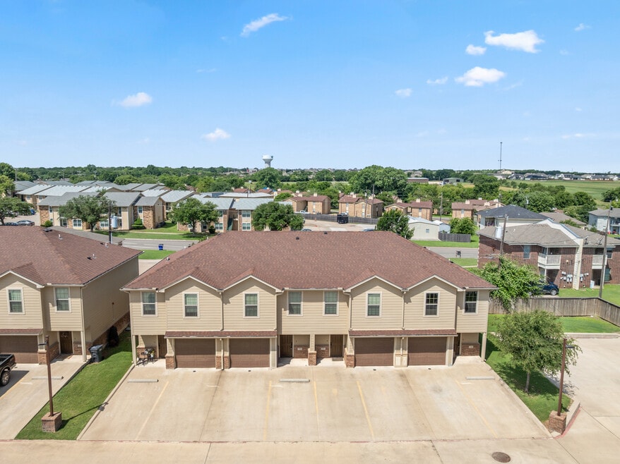 10001 Panther Way unit 208, Woodway, TX 76712 - photo 1