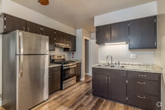 237-277 Monroe St, Oswego, IL 60543