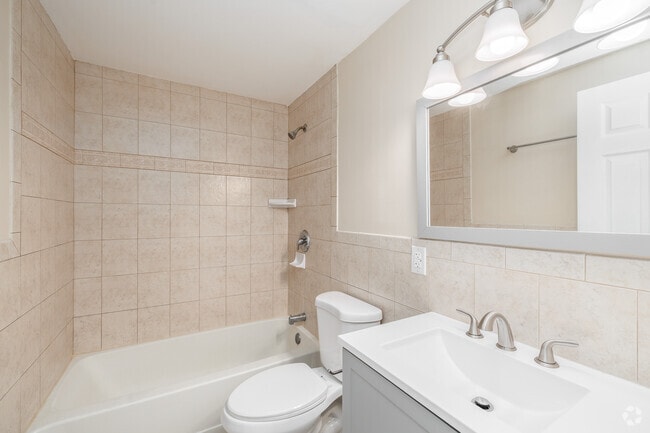 2BR, 1BA - 900SF - Bathroom