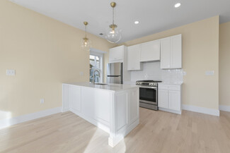 160 Webster St Unit 2, Boston, MA 02128