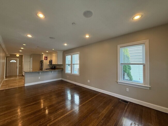 210 Cedar St unit 1, Somerville, MA 02145 - photo 5