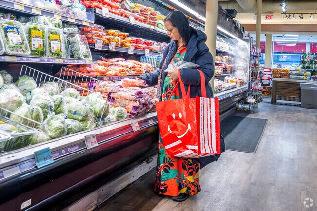 H Mart in Williston Park stocks Asian groceries and fresh produce near East Williston.