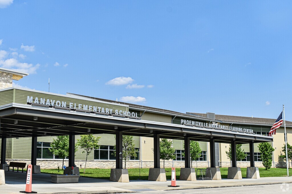 Manavon Elementary School is a modern school offering modern amenities and programs.