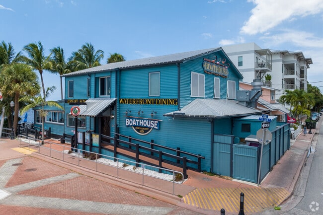 The boathouse is a favorite restaurant in Downtown Stuart.