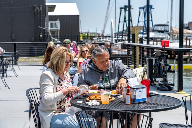Find a variety of dockside bars & restaurants in Eastern Harrison.