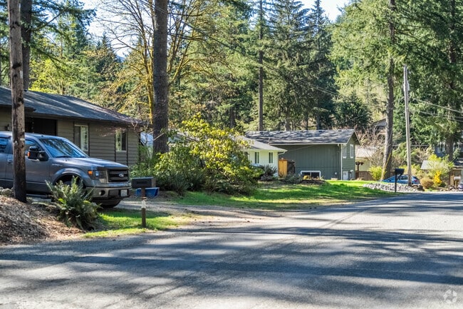 Wilderness Rim streets don't have sidewalks, but they are very walkable nonetheless.