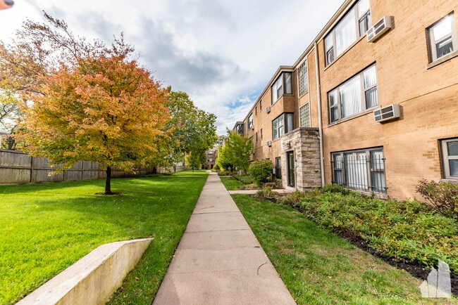 7320 N Ridge Blvd unit 28-1E, Chicago, IL 60645 - photo 2