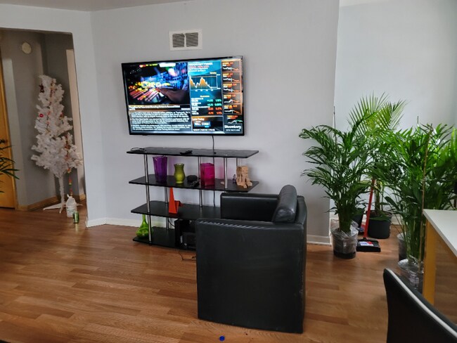 3411 S Howell Ave unit 3411 s howell, Milwaukee, WI 53207 - photo 5