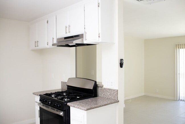 Astoria Apartments, Sylmar, CA 91342 - photo 3