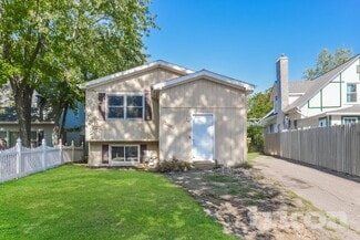 24882 W Forest Dr, Lake Villa, IL 60046