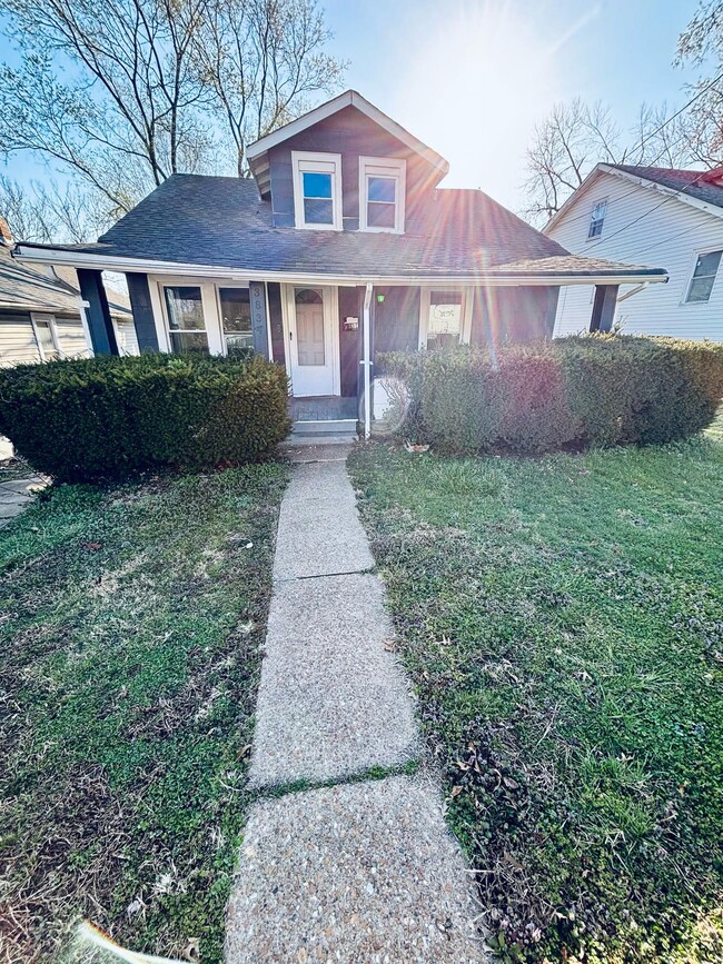 3834 Waco Dr, Saint Louis, MO 63121