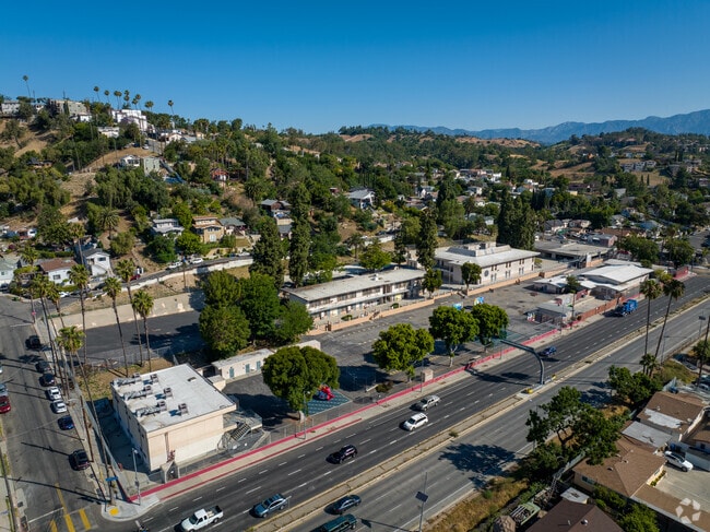 Welcome to Huntington Drive Elementary School in Montecito Heights, CA.