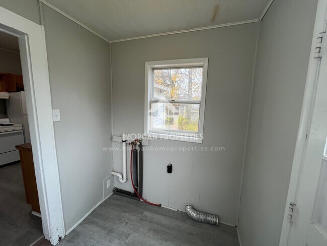 1104 Thornburg St, New Castle, IN 47362 - photo 4