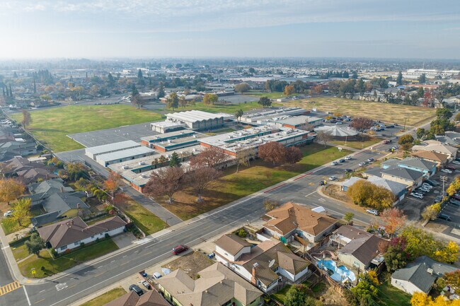 Fern Bacon Middle School is located in Lemon Hill of Sacramento.