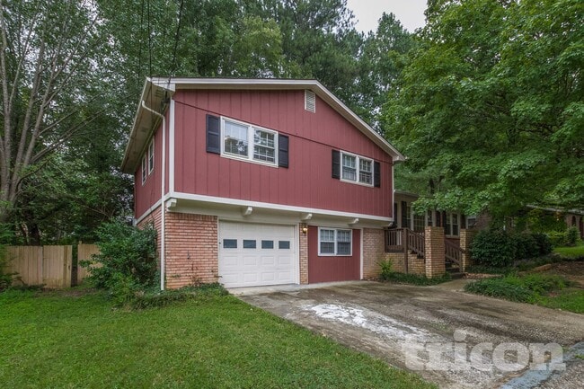 761 San Miguel Dr, Stone Mountain, GA 30083 - photo 2