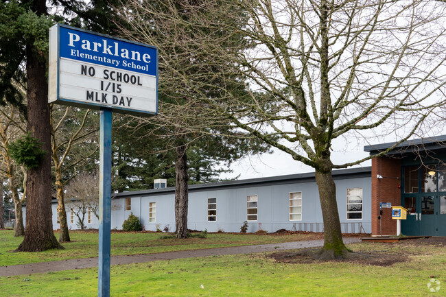 A closeup of the signage at Parklane Elementary School.