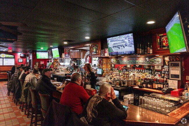 Experience the warmth of Irish hospitality at Ireland's Four Provinces, Falls Church.