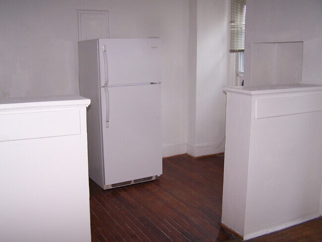 913 S 49th St unit 3R, Philadelphia, PA 19143 - photo 6