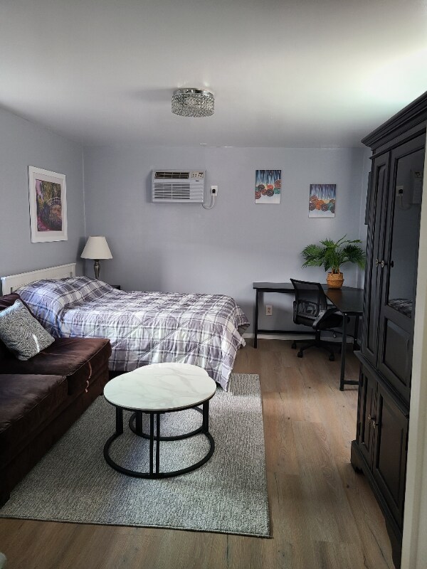 1715 E 7th St, Long Beach, CA 90813