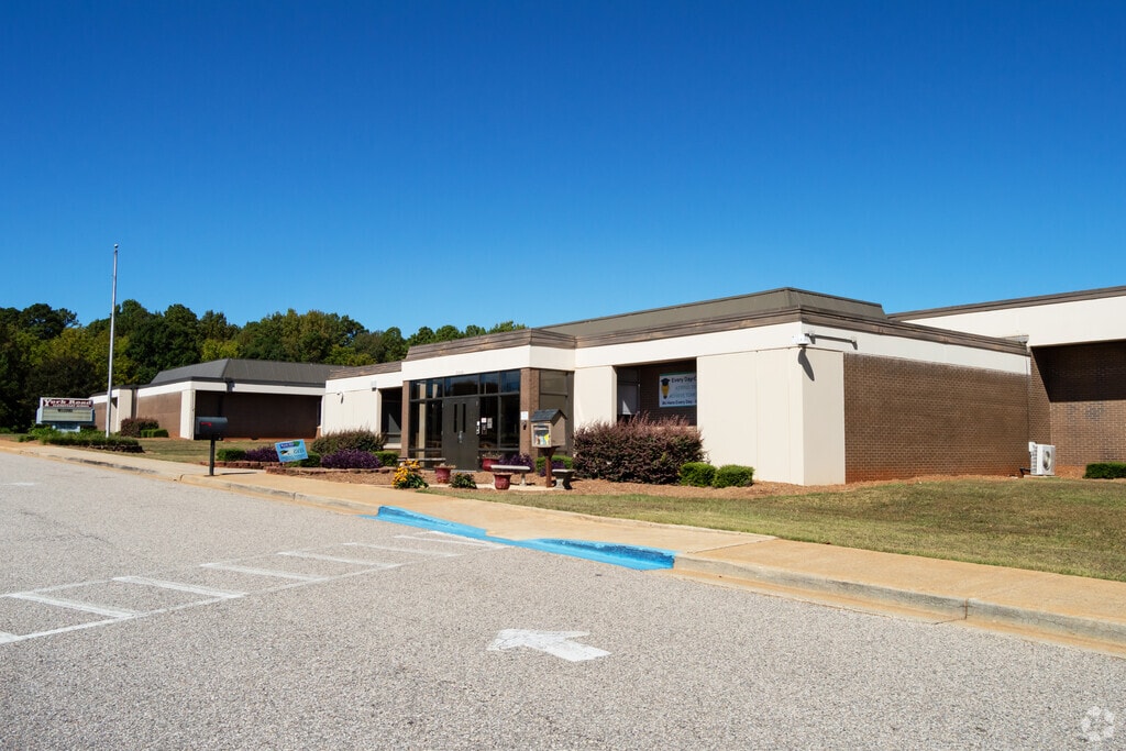 York Road Elementary School provides education in the neighborhood of 
Rock Hill