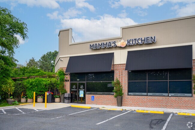Savor authentic Italian cuisine at Mamma’s Kitchen in Hybla Valley.