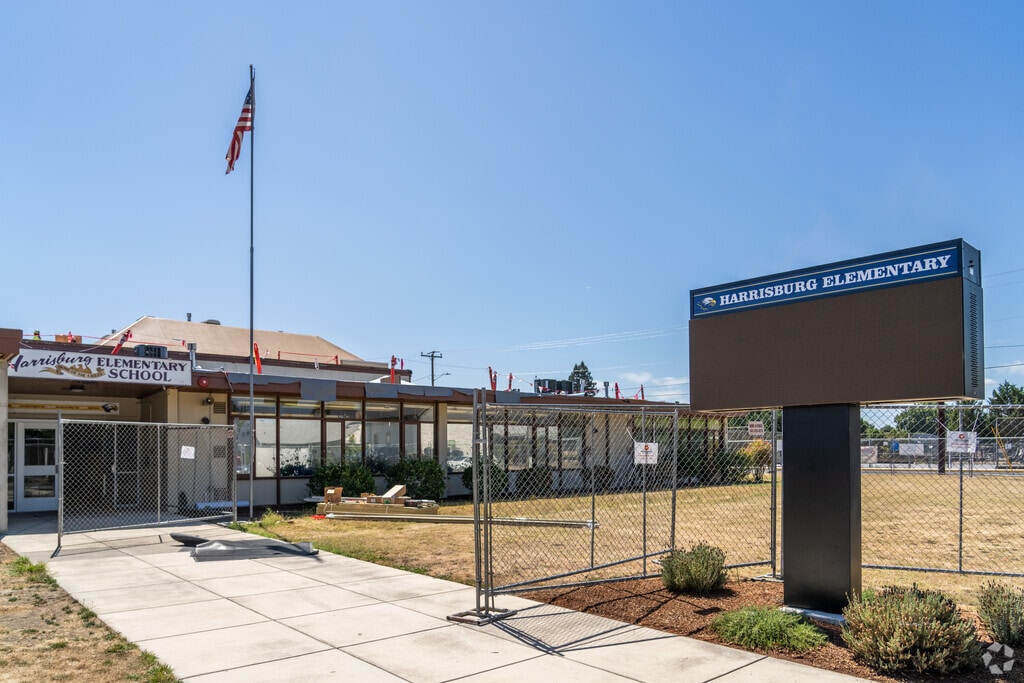 Harrisburg Elementary School is a public school serving grades K-5 in Oregon.