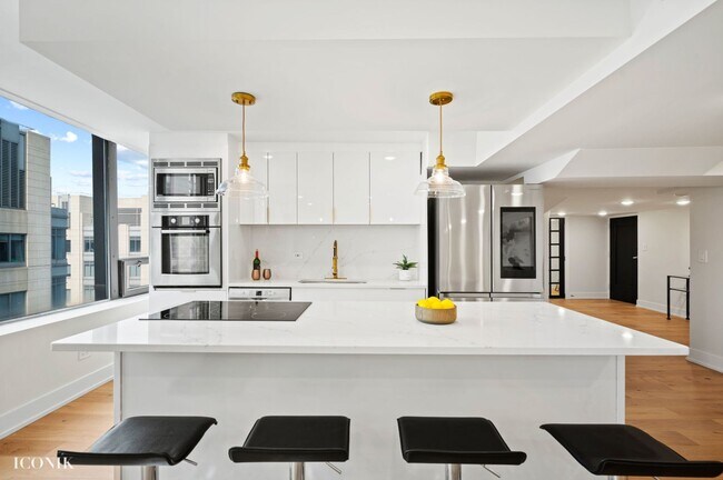 626 N State St unit 4R, Chicago, IL 60654 - photo 2