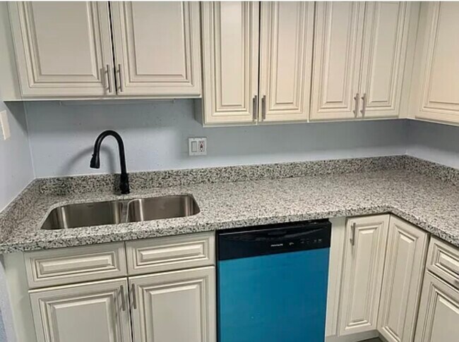 811 Vouray Dr, Kenner, LA 70065 - photo 2