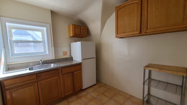 Full Kitchen with stove not pictured