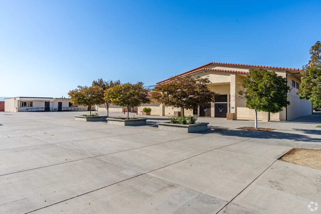 Williams Upper Elementary School has a beautiful campus.