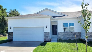 2608 Brook View Dr, Des Moines, IA 50317