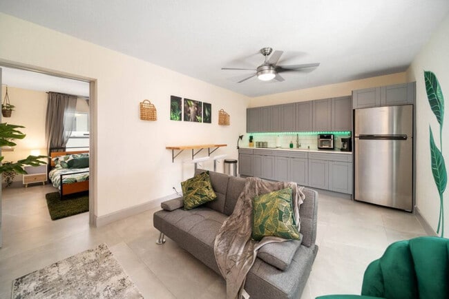 1702 NE 9th St unit ID1369639P, Fort Lauderdale, FL 33304 - photo 2