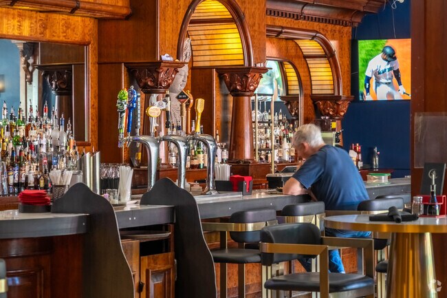Freeland offers several bars and restaurants to sip a cold beer and enjoy delicious food.