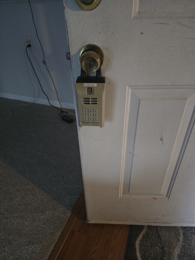 8630 Beekman Place unit A, Alexandria, VA 22309 - photo 4