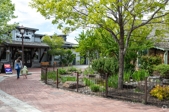 There are many outdoor shopping options near the Windsor neighborhood.