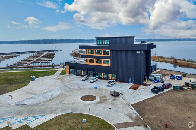 New restaurant, located on Adelaide Pointe in Nims.