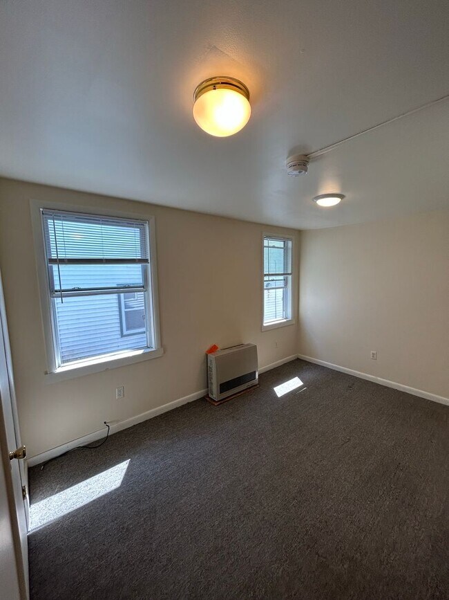 72 Hyde St unit 72 Hyde Street 4, Burlington, VT 05401 - photo 3