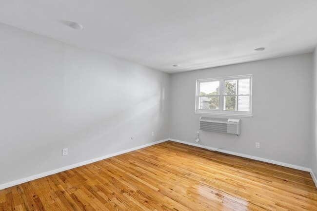 Rosol Court Apartments, Saddle Brook, NJ 07663 - photo 7