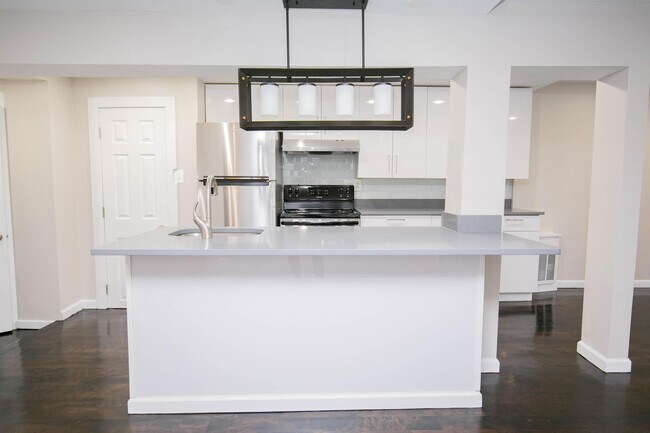 927 Pine St unit 103, Philadelphia, PA 19107 - photo 3