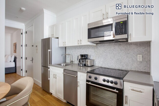 Lenox Row unit FL3-ID1518, New York, NY 10021 - photo 7